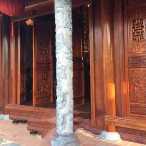 Cột đá xanh đẹp chạm khắc lân giá hợp lý thiết kế hiện đại