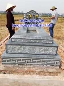 Mẫu mộ tam cấp bằng đá xanh rêu lắp đặt tại Hà Nội