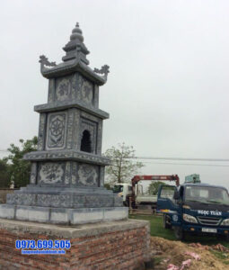 Mộ hình tháp phật giáo bằng đá tại Quảng Bình
