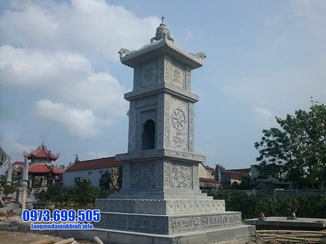 mộ tháp bằng đá tại Huế