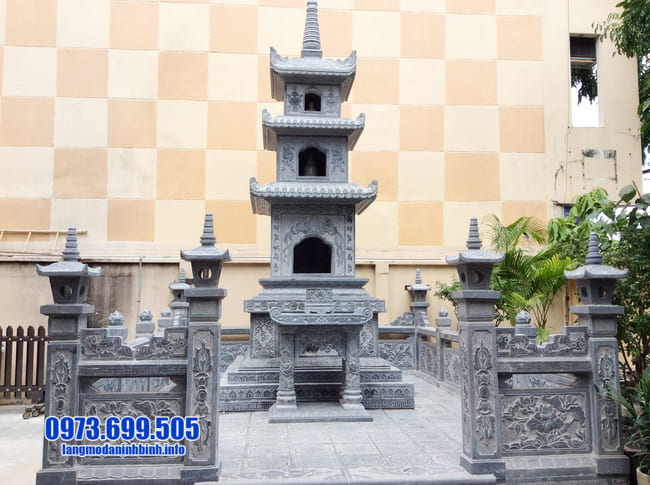 Mộ hình tháp phật giáo bằng đá tại Bình Định