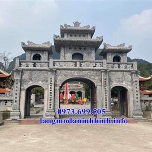 Cổng đá Hòa Bình