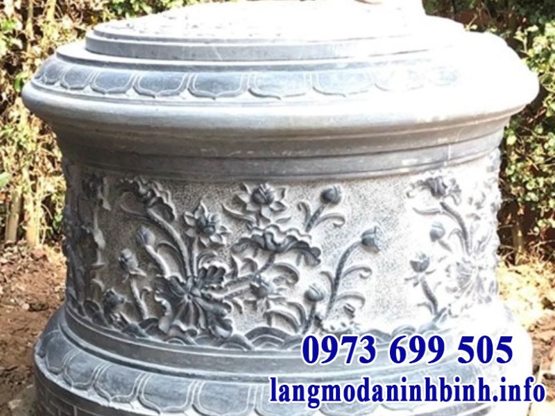 Hình ảnh Tùng - Cúc - Trúc - Mai được tái hiện trên phần mộ